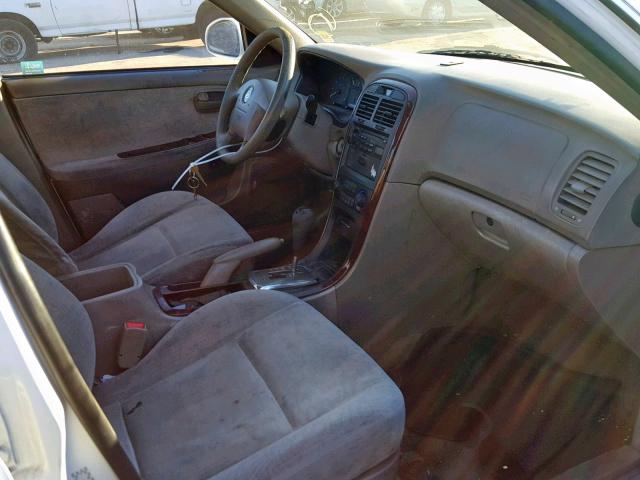 KNAGD128245273765 - 2004 KIA OPTIMA WHITE photo 5