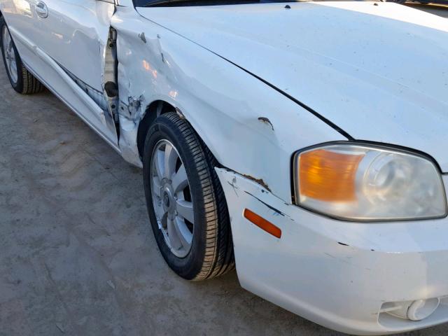 KNAGD128245273765 - 2004 KIA OPTIMA WHITE photo 9