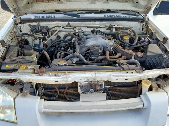 1N6ED27T81C389179 - 2001 NISSAN FRONTIER C WHITE photo 7