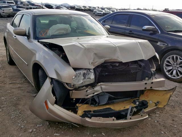 2C3KA53GX8H165061 - 2008 CHRYSLER 300 TOURIN GOLD photo 1