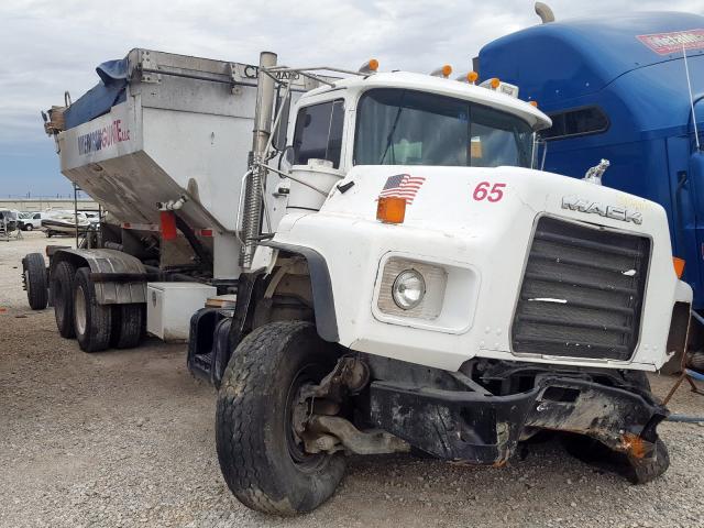 1M2B209CX6M030815 - 2006 MACK 600 DM600  photo 1