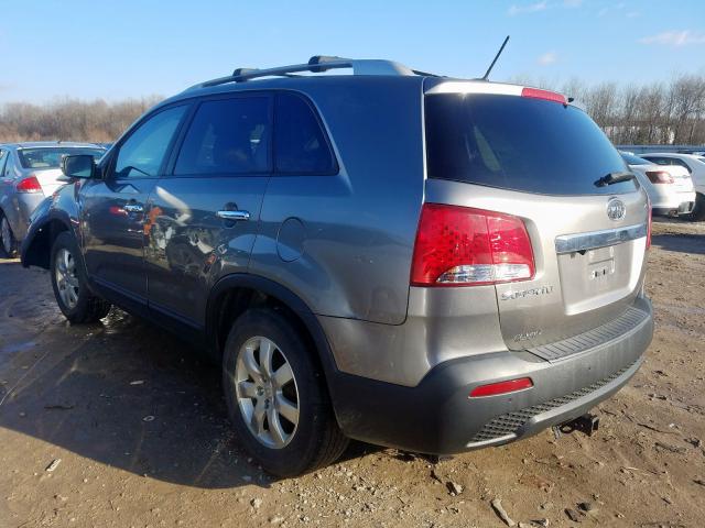 5XYKT3A11BG172141 - 2011 KIA SORENTO BASE  photo 3