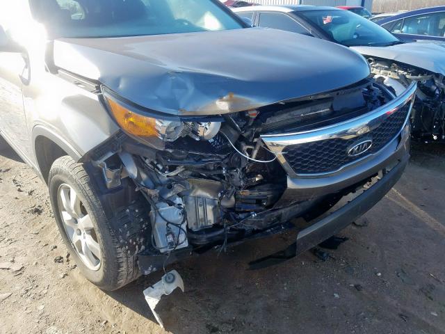 5XYKT3A11BG172141 - 2011 KIA SORENTO BASE  photo 9