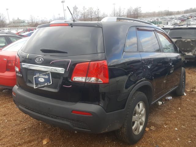 5XYKT3A15BG156637 - 2011 KIA SORENTO BASE  photo 4