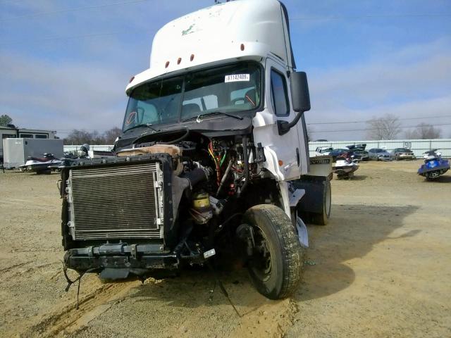 3AKBGEDRXHDHC4475 - 2017 FREIGHTLINER CASCADIA 125  photo 2