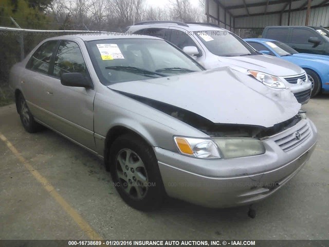 4T1BF28K5WU043755 - 1998 TOYOTA CAMRY CE/LE/XLE BEIGE photo 1