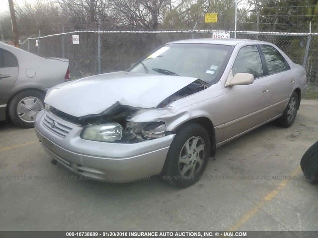 4T1BF28K5WU043755 - 1998 TOYOTA CAMRY CE/LE/XLE BEIGE photo 2