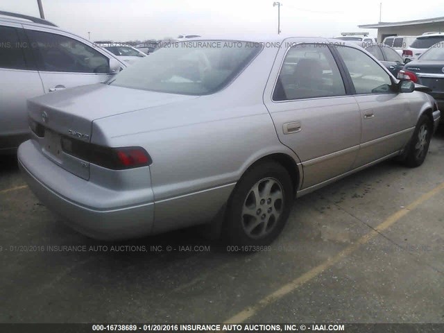 4T1BF28K5WU043755 - 1998 TOYOTA CAMRY CE/LE/XLE BEIGE photo 4