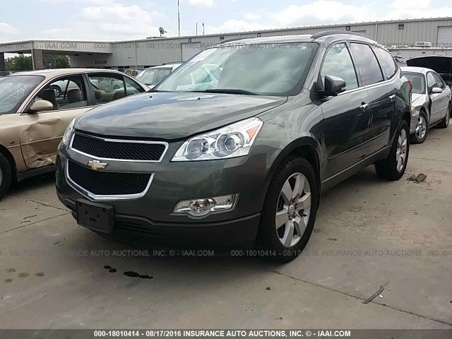 1GNLVGED4AJ225575 - 2010 CHEVROLET TRAVERSE LT GRAY photo 2