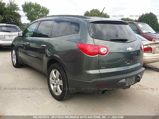 1GNLVGED4AJ225575 - 2010 CHEVROLET TRAVERSE LT GRAY photo 3