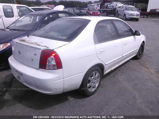 KNAFB161X25055973 - 2002 KIA SPECTRA GS/GSX WHITE photo 4