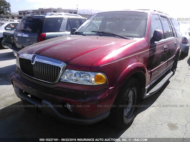 5LMEU27R32LJ02770 - 2002 LINCOLN NAVIGATOR RED photo 2