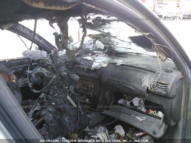 WVWWH63B04E133630 - 2004 VOLKSWAGEN PASSAT GLX 银色 照片 5