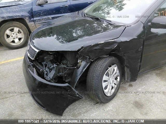 KNAFU4A22C5589241 - 2012 KIA FORTE EX BLACK photo 6