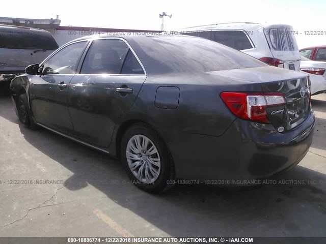 4T1BF1FK0CU023132 - 2012 TOYOTA CAMRY SE/LE/XLE GRAY photo 3