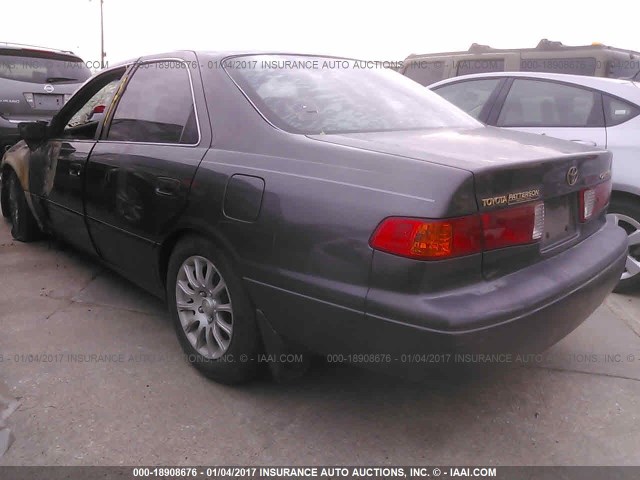 4T1BG22K6YU752848 - 2000 TOYOTA CAMRY CE/LE/XLE GRAY photo 3