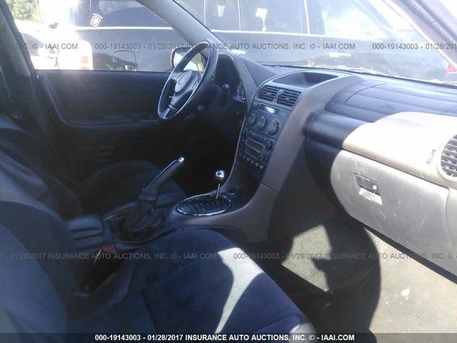 JTHBD182810015726 - 2001 LEXUS IS 300 SILVER photo 5