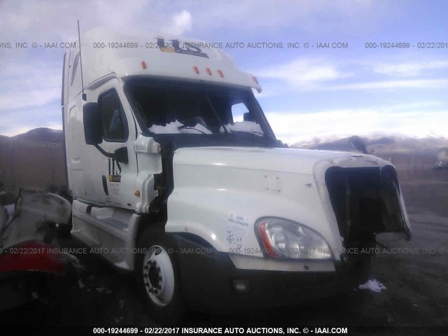 1FUJGLDR2CSBD2641 - 2012 FREIGHTLINER CASCADIA 125  WHITE photo 1