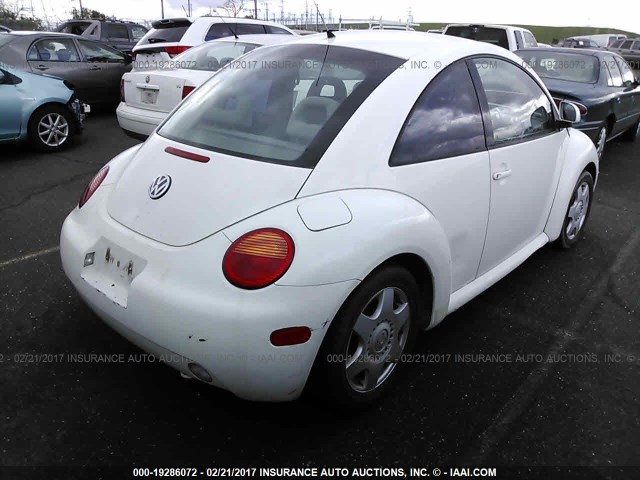 3VWBB61C3WM020566 - 1998 VOLKSWAGEN NEW BEETLE თეთრი ფოტო 4