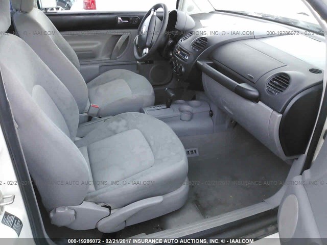 3VWBB61C3WM020566 - 1998 VOLKSWAGEN NEW BEETLE თეთრი ფოტო 5