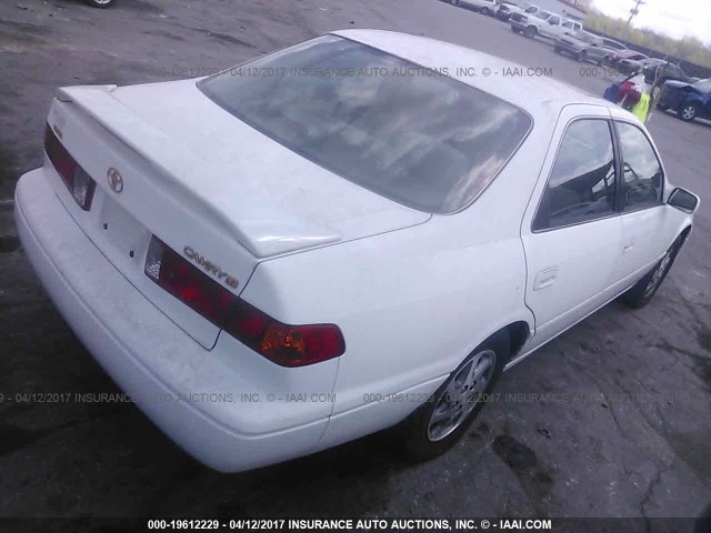 4T1BG22KXYU739147 - 2000 TOYOTA CAMRY CE/LE/XLE WHITE photo 4