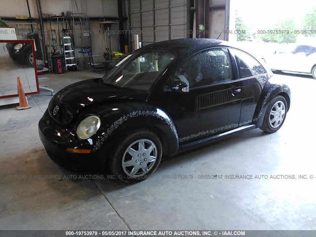 3VWPW3AG0AM036888 - 2010 VOLKSWAGEN NEW BEETLE BLACK photo 2