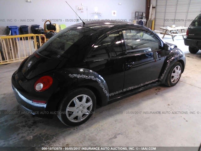 3VWPW3AG0AM036888 - 2010 VOLKSWAGEN NEW BEETLE BLACK photo 4