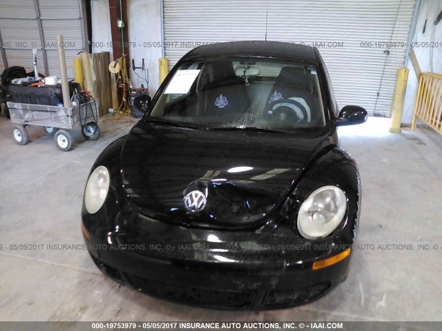 3VWPW3AG0AM036888 - 2010 VOLKSWAGEN NEW BEETLE BLACK photo 6