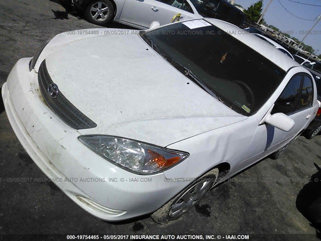 4T1BE32K92U574517 - 2002 TOYOTA CAMRY LE/XLE/SE WHITE photo 2