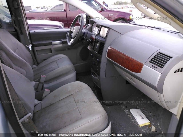 2A8HR54P88R737177 - 2008 CHRYSLER TOWN & COUNTRY TOURING SILVER photo 5