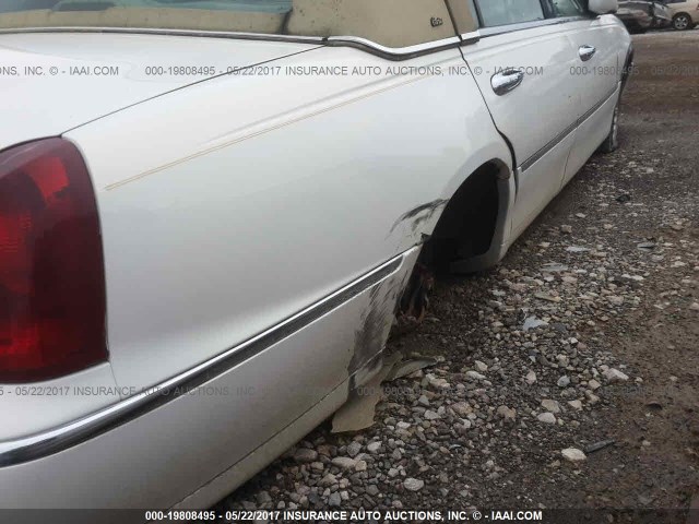 1LNHM83W1YY793808 - 2000 LINCOLN TOWN CAR CARTIER WHITE photo 6