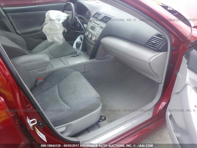 4T1BF3EK6BU669366 - 2011 TOYOTA CAMRY SE/LE/XLE 红色 照片 5