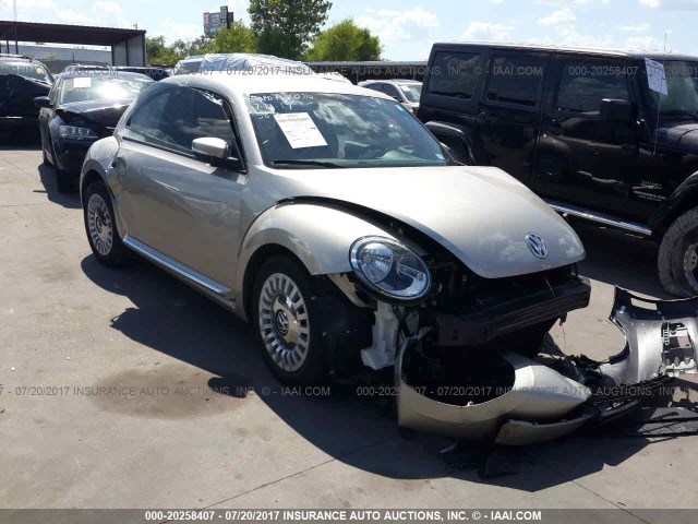 3VWJ07AT8EM661783 - 2014 VOLKSWAGEN BEETLE SILVER photo 1