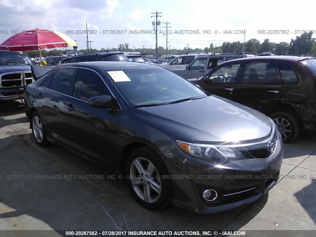 4T1BF1FK4EU406011 - 2014 TOYOTA CAMRY L/SE/LE/XLE 灰色 照片 1