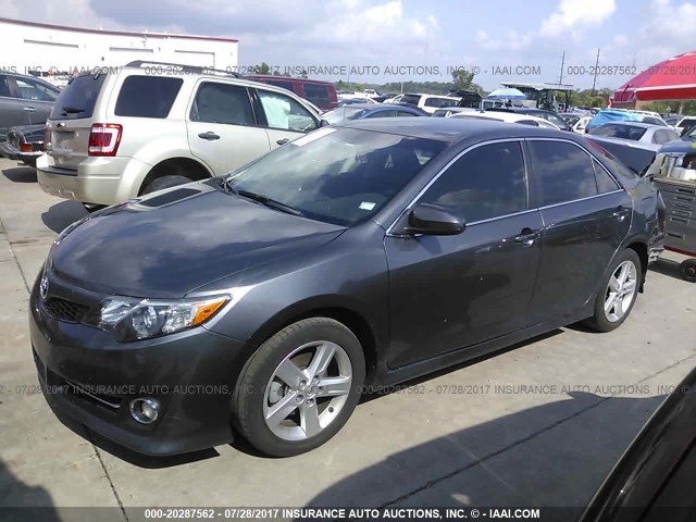 4T1BF1FK4EU406011 - 2014 TOYOTA CAMRY L/SE/LE/XLE 灰色 照片 2