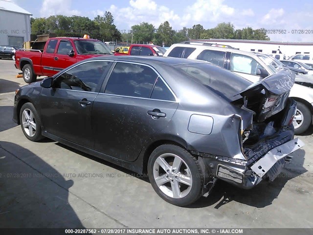 4T1BF1FK4EU406011 - 2014 TOYOTA CAMRY L/SE/LE/XLE 灰色 照片 3