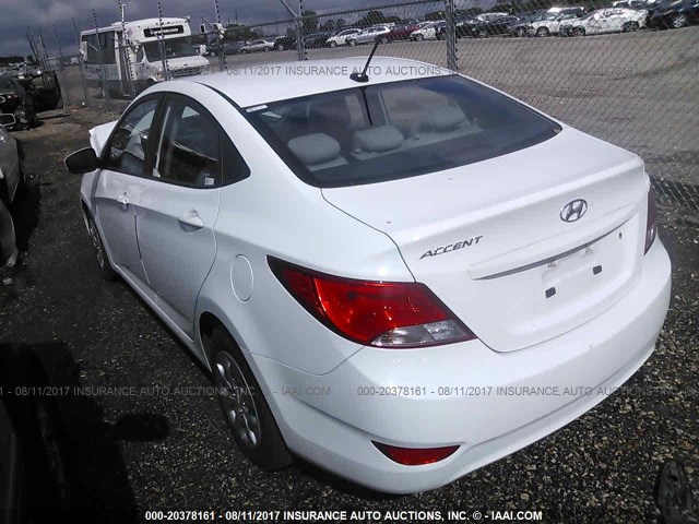 KMHCT4AE9GU012555 - 2016 HYUNDAI ACCENT SE WHITE photo 3