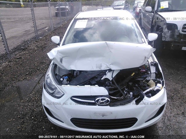 KMHCT4AE9GU012555 - 2016 HYUNDAI ACCENT SE WHITE photo 6