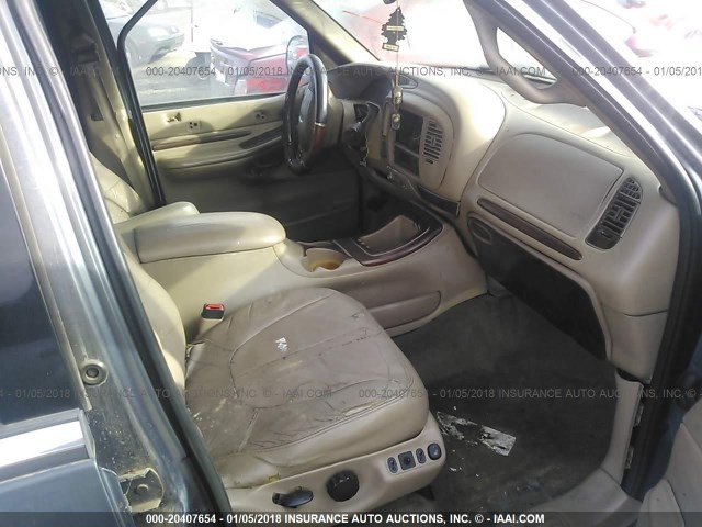 5LMPU28LXWLJ61310 - 1998 LINCOLN NAVIGATOR BLUE photo 5