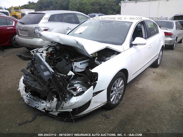 WVWJK73C68E205785 - 2008 VOLKSWAGEN PASSAT TURBO WHITE photo 2