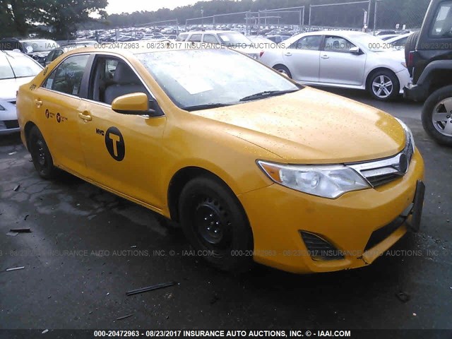 4T1BD1FK3EU138624 - 2014 TOYOTA CAMRY HYBRID/LE/XLE YELLOW photo 1