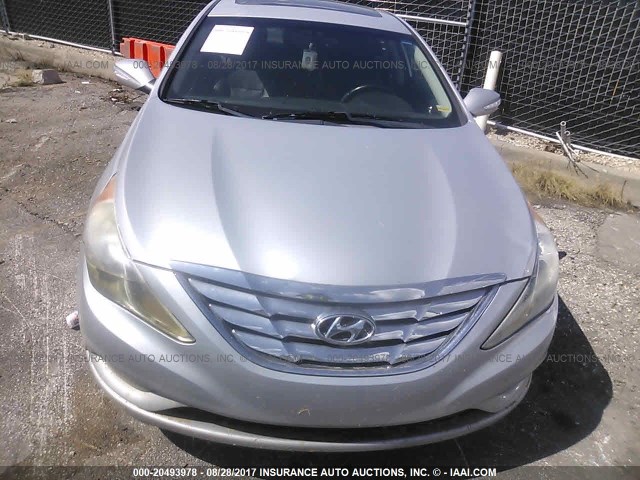 5NPEC4AC6BH073148 - 2011 HYUNDAI SONATA SE/LIMITED SILVER photo 6