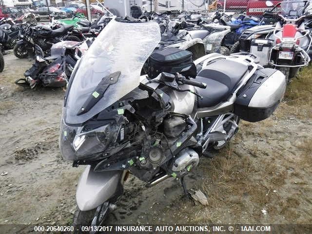 WB10A1303GZ195190 - 2016 BMW R1200 RT SILVER photo 2