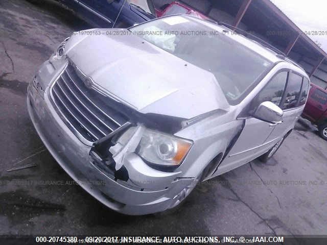 2A8HR64X38R745807 - 2008 CHRYSLER TOWN & COUNTRY LIMITED SILVER photo 2