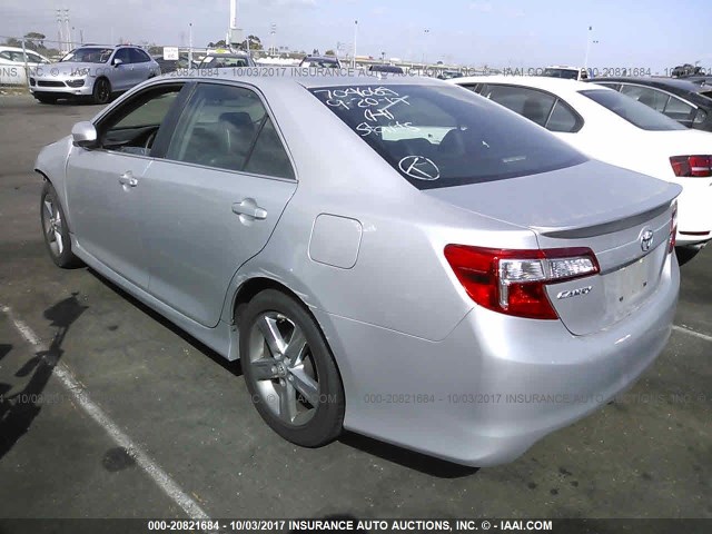 4T1BF1FK6CU613738 - 2012 TOYOTA CAMRY SE/LE/XLE SILVER photo 3