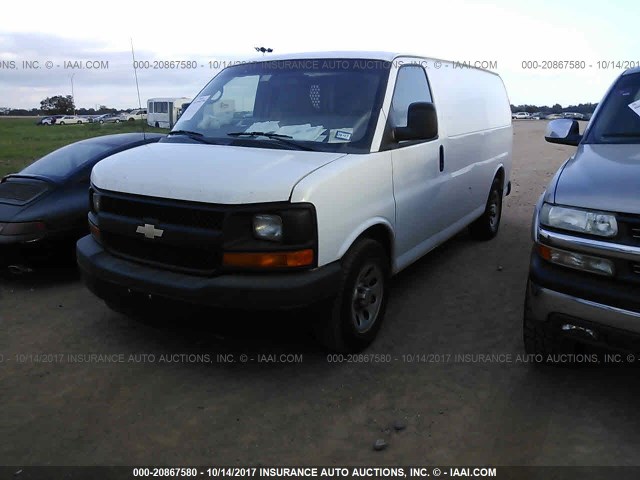 1GCSGAF41C1192032 - 2012 CHEVROLET EXPRESS G1500  WHITE photo 2