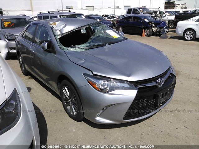 4T1BF1FKXHU328712 - 2017 TOYOTA CAMRY LE/XLE/SE/XSE SILVER photo 1