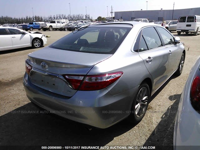 4T1BF1FKXHU328712 - 2017 TOYOTA CAMRY LE/XLE/SE/XSE SILVER photo 4