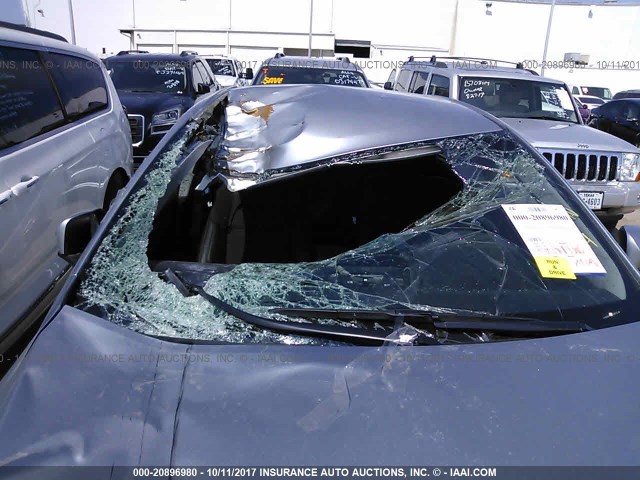 4T1BF1FKXHU328712 - 2017 TOYOTA CAMRY LE/XLE/SE/XSE SILVER photo 6