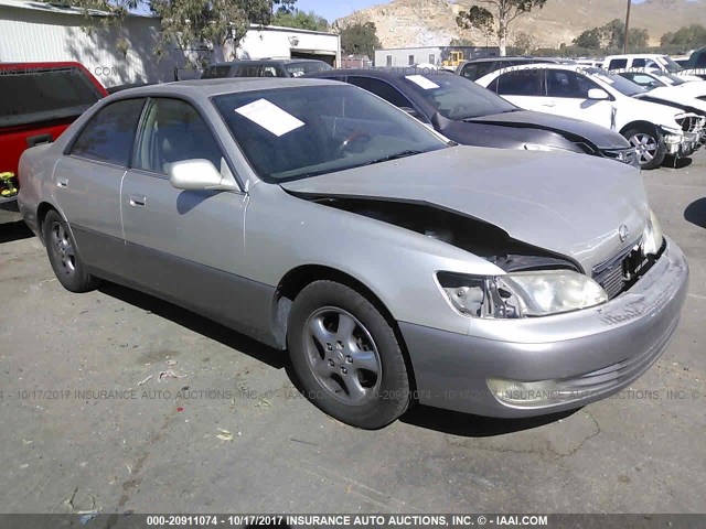 JT8BF28G4W5046381 - 1998 LEXUS ES 300 SILVER photo 1